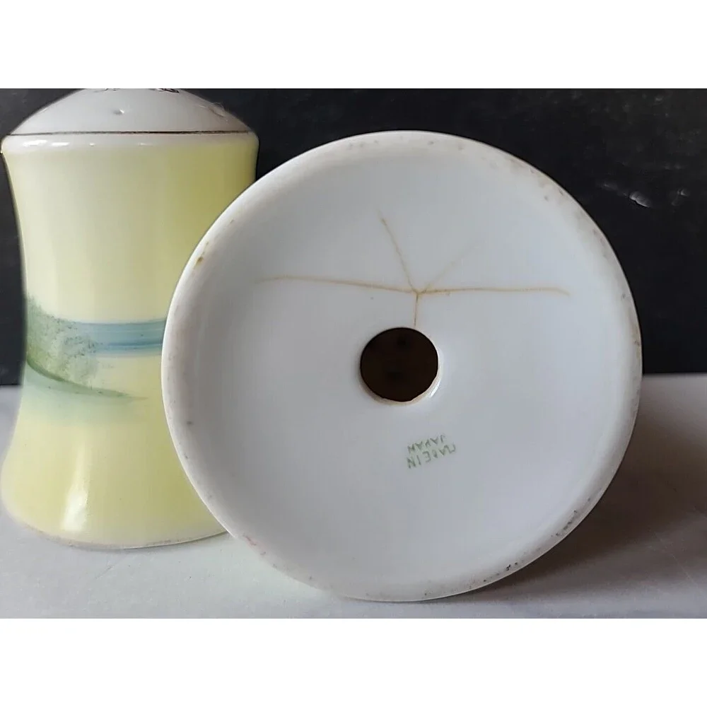 Vintage Salt And Pepper Shakers, READ